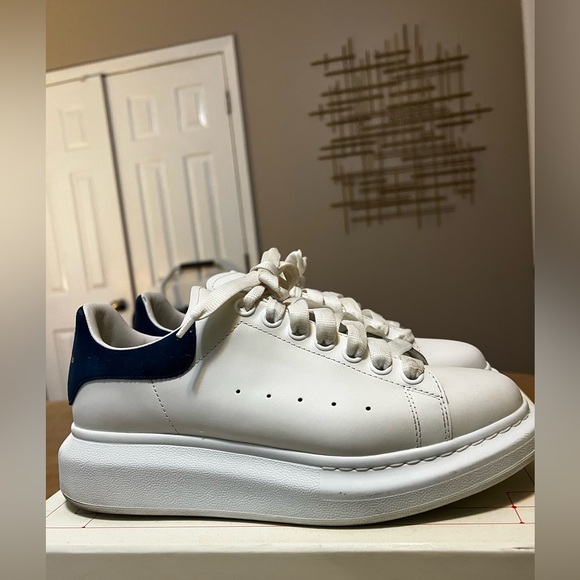 Alexander McQeen Sneaker - Picture 2 of 6